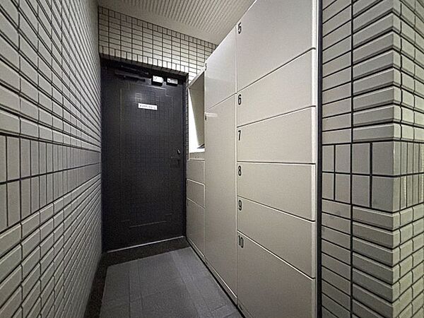 留守中でも宅配便が受け取れる宅配ボックス付き