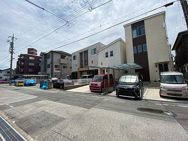 小学校まで程よい距離となっています♪