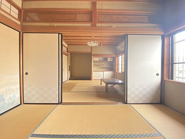 広めの和室です！引き戸で仕切って部屋数を多くすることもできます！
