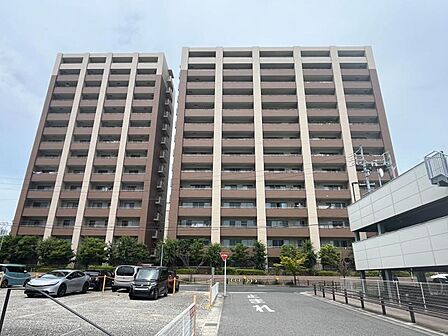 日当たり良好な外観が、明るく爽やかな印象を与える、魅力あふれる素敵な佇まいです♪