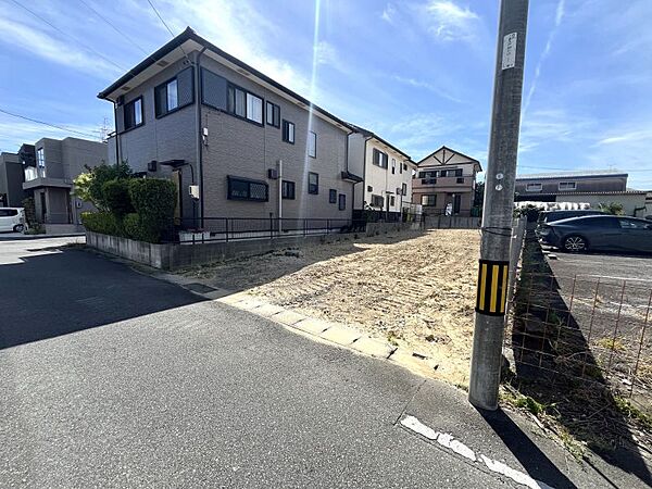 前面道路幅員6ｍ以上のため駐車もラクラクです♪