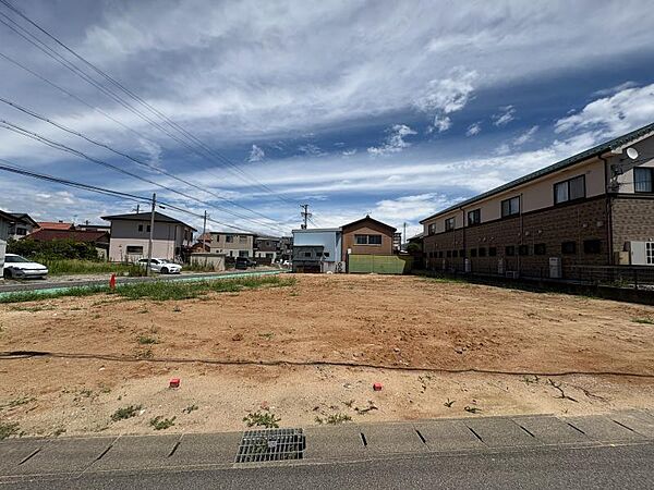 第一種中高層住居専用地域のため、静かで落ち着いた住環境が期待できます♪