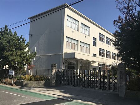 刈谷南中学校まで　1551m　徒歩約20分●【教育目標】自ら学ぶ生徒　不断の努力をする生徒　思いやりのある生徒【南中生活三訓】正しい身なり　正しいことば　物と時間を大切に