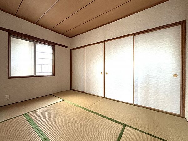 落ち着いた雰囲気が魅力の和室。リラックスできる空間で、客間や趣味の部屋としても活躍します！