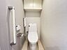 トイレ：トイレには収納棚がありトイレットペーパーやトイレ備品類もすっきり！見えない収納が可能です♪