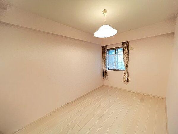 各居室には収納があるのでお部屋を広く使うことができます♪