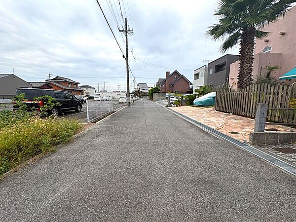 小中学校まで近く、お子様の通学も安心！また、幼稚園保育園も周辺に多数あり、教育環境充実の立地です♪