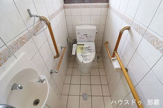 温水洗浄便座トイレ：手洗い場付き