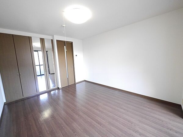 apartment 茨城県北茨城市中郷町小野矢指
中郷町小野矢指の賃貸情報を見る
物件地図