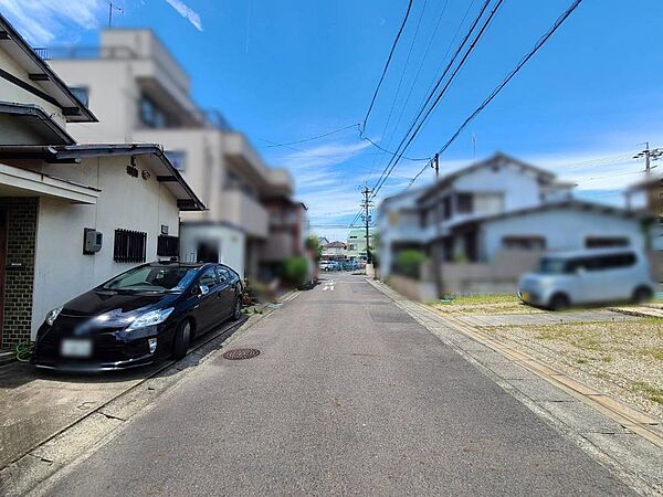 前面道路を東から撮影