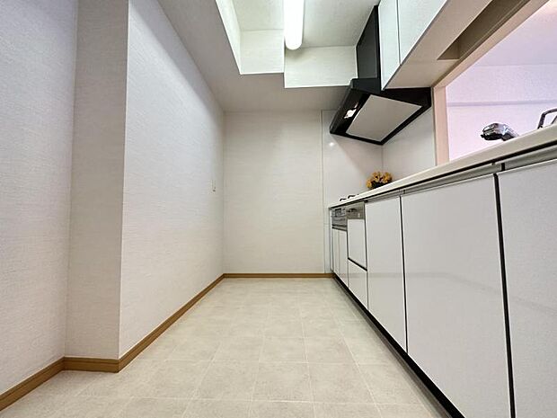 キッチン内収納はあればあるほど便利。常にすっきりとした空間を演出。