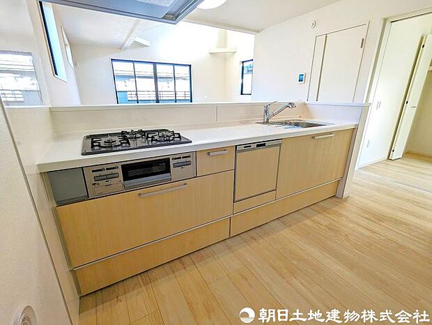使いやすいシステムキッチンにはビルトイン食洗器も完備。