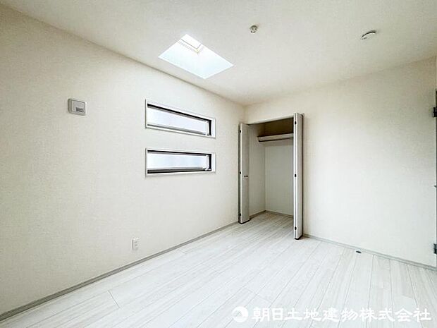 家族一人ひとりの大切なプライベート空間。趣味・感性で個性的に飾って頂ける様なシンプルな仕上げ。 