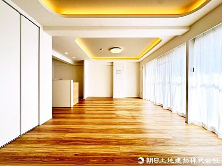 南向きの大きな窓からは毎日快適な光を取り入れ、通気性能を上げる事で居心地の良い空間を演出します。