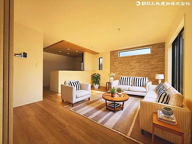 2面採光で全室明るく開放感風通し良好。パントリーもとれ無駄の無い家事動線も意識された嬉しい設計。