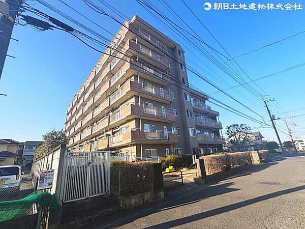 総戸数51戸のマンションです。管理体制良好で穏やかな住環境です。