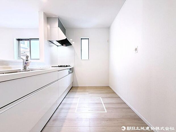 広々としたキッチンスペースで、毎日の家事がとてもはかどりそう。大きな冷蔵庫等も置けそうです。