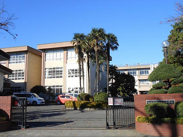 大沢中学校まで約1970m