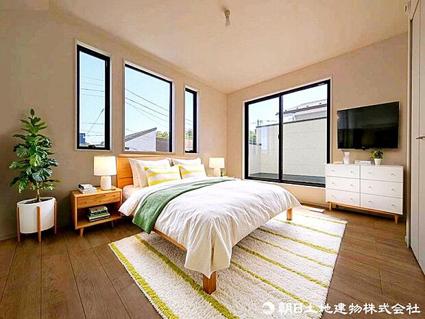 バルコニーに面したお部屋は主寝室に。お布団を干す際にも楽々です!