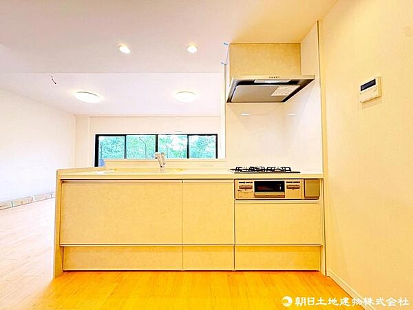 吊戸棚の無いキッチン回りは明るく開放感があり、無駄な動きを省きスムーズに作業が進み家事効率が上昇。