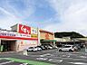 周辺：町田市小山ヶ丘にある地域密着型スーパー。生鮮食品や惣菜、ベーカリーなど品揃えが充実しており、セリアやスギ薬局なども併設されています。営業時間は9:30～22:30、駐車場272台完備です。