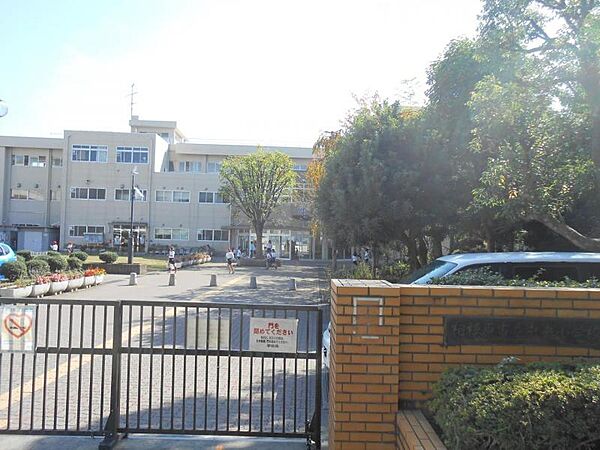 中央小学校まで約670ｍ