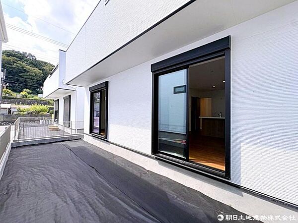 南側にはお庭スペースを確保。小さなお子様が遊ぶスペースとして十分な広さです。