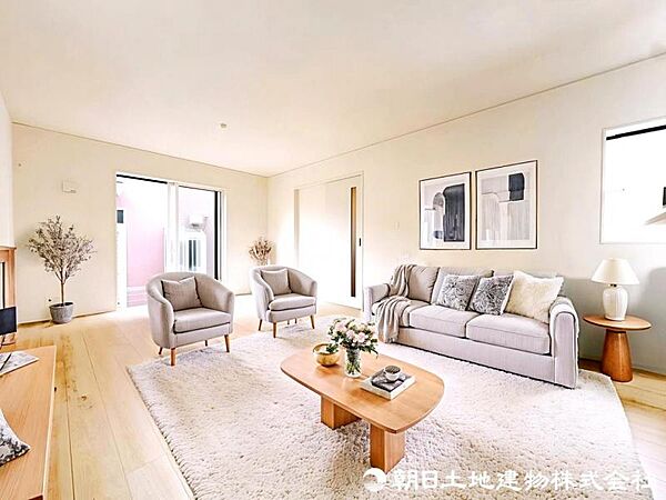 南向きの大きな窓からは毎日快適な光を取り入れ、通気性能を上げる事で居心地の良い空間を演出します。（家具はイメージです）