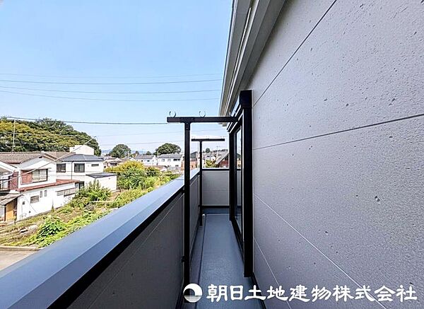 バルコニーは、とても陽当りが良く風通しも良好、洗濯物がよく乾きます。