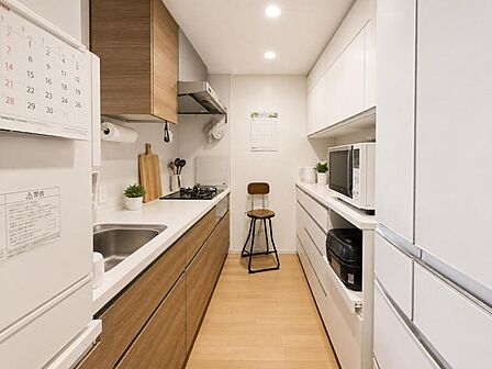 長時間滞在するキッチンだからこそ食事の準備を楽しく、忙しい朝にスムーズに無駄なく作業が出来る設計。