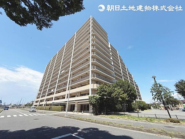 スーパー等のお買い物や教育施設にもアクセスがしやすく、周辺生活環境も良好です。