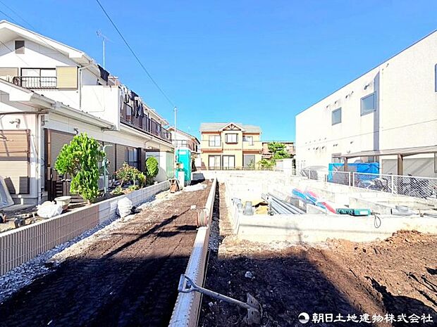 道路とほぼフラットな敷地、老若男女全ての方に愛される嬉しい条件です。
