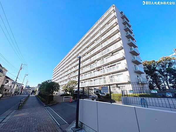 全部屋が南向きで陽当りが良く、北側が開けているため風通しもよく気持ちの良い空間です。