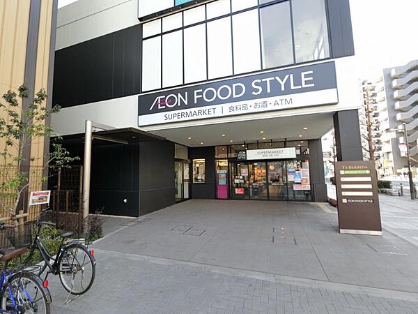 JR相模原駅から徒歩約5分のスーパー。食料品や日用品など品揃えが充実し、営業時間は8:00～23:00、駐車場129台で、日常の買い物に便利です。