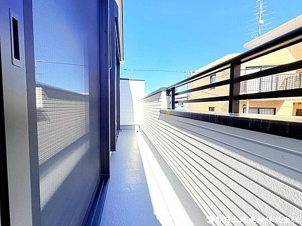 南向きのバルコニーは、とても陽当りが良く風通しも良好、洗濯物がよく乾きます。