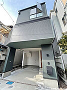 鳩ヶ谷駅より徒歩8分 築3年9ヶ月 3階建の賃貸物件