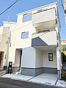 新井宿駅より徒歩28分 築1年2ヶ月 3階建の賃貸物件