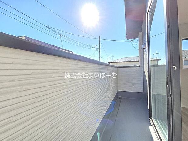 【東向きバルコニー】2か所のバルコニーで、お洗濯物もお布団も同時に干せちゃいます