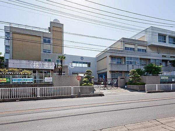 川口市立戸塚東小学校 徒歩8分。 620m