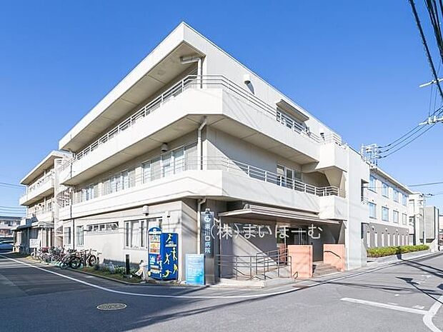 東川口病院 徒歩12分。 900m