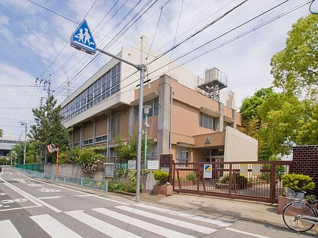 川口市立芝西小学校 徒歩5分。 360m
