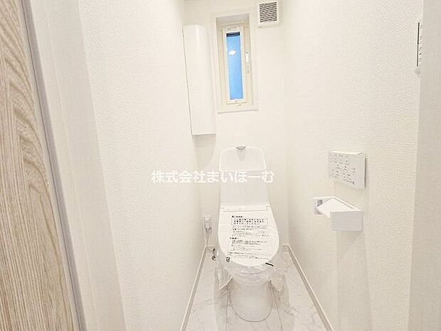 【トイレ】最新式のトイレは、お掃除もラクラクです！2か所のトイレで毎朝のトイレ渋滞も緩和されます♪