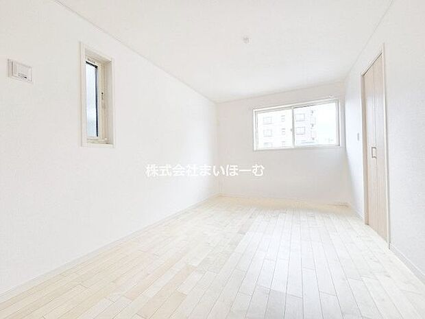 【洋室6.8帖】ゆったりとした室内で、ご家族一人一人のお部屋を持てちゃいます