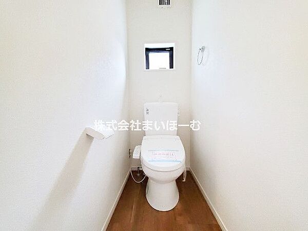【トイレ】最新式のトイレは、お掃除もラクラクです！2か所のトイレで毎朝のトイレ渋滞も緩和されます♪※同仕様