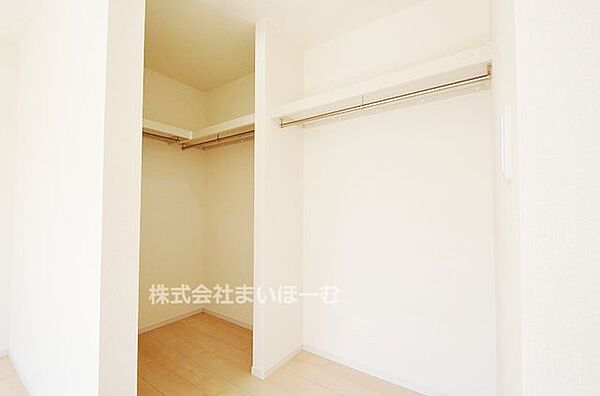【クローゼット】各居室にクローゼットを配置。洋服などをしっかり収納できるので、お家の中をいつもスッキリさせられます※同仕様