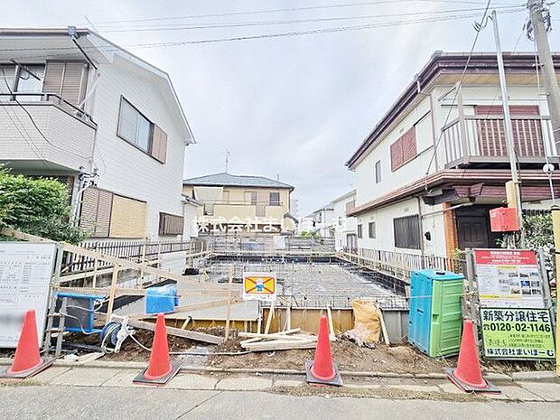 【外観】南道路に映える2階建ての新築戸建てが分譲スタートです。お気軽にお問い合わせ下さい(2026年7月3日撮影)
