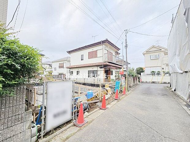 【前面道路】南向きの道路は、車の通りも少なく静かな環境です(2026年7月3日撮影)