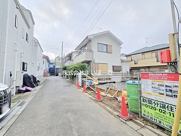 【前面道路】南向きの道路は、車の通りも少なく静かな環境です(2026年7月3日撮影)