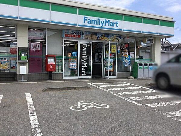 ファミリーマート上尾中妻五丁目店 徒歩2分。 90m