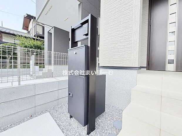 【宅配BOX】戸建て用の宅配BOXも標準設置。忙しいご家族にも優しい設備のお家です